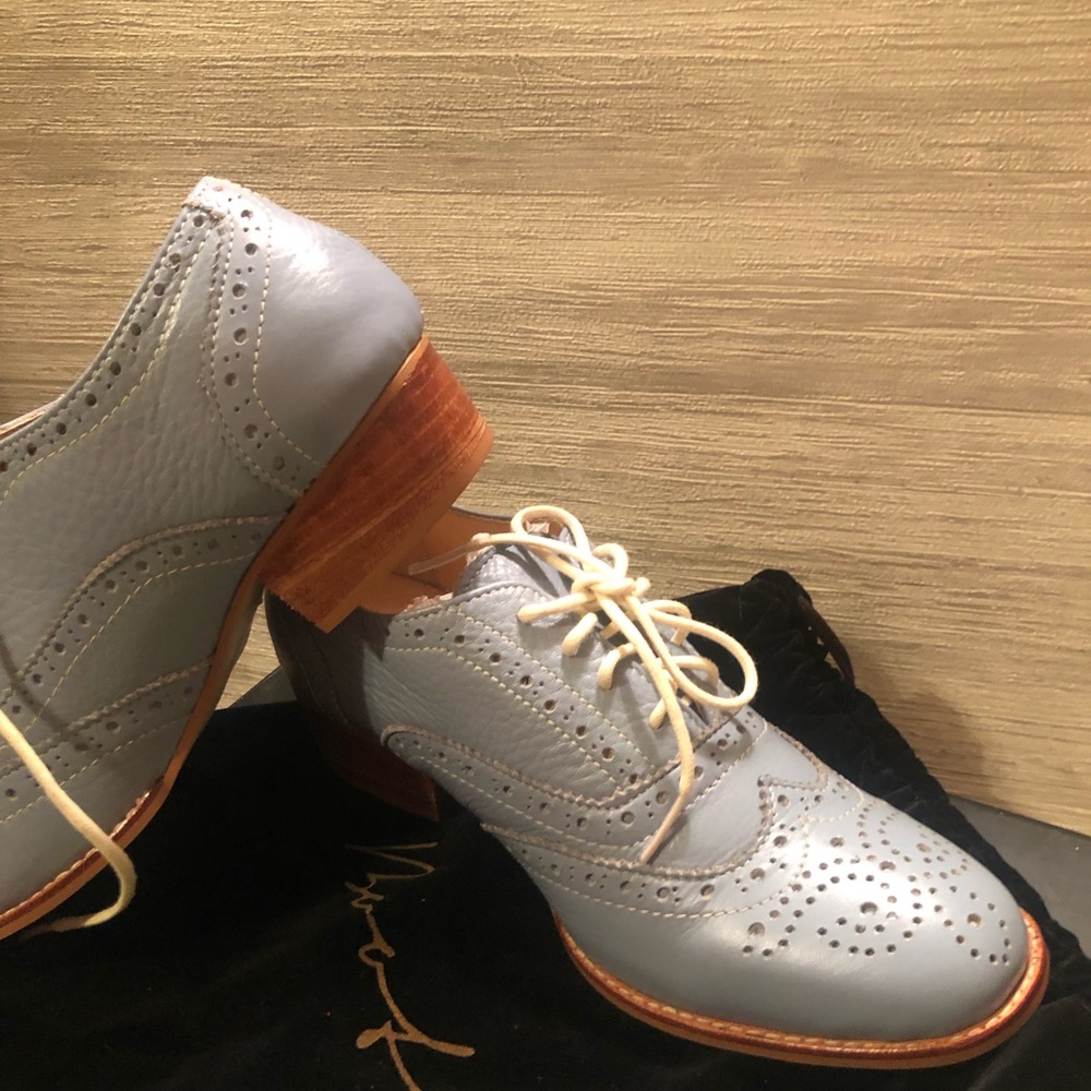 Bootte New York Women's Shire Oxford Shoe.
Color Blue. Size 37